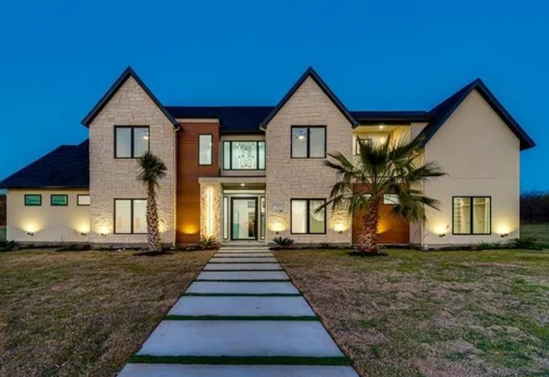 2405 Magic Valley – Sold $1,050,000